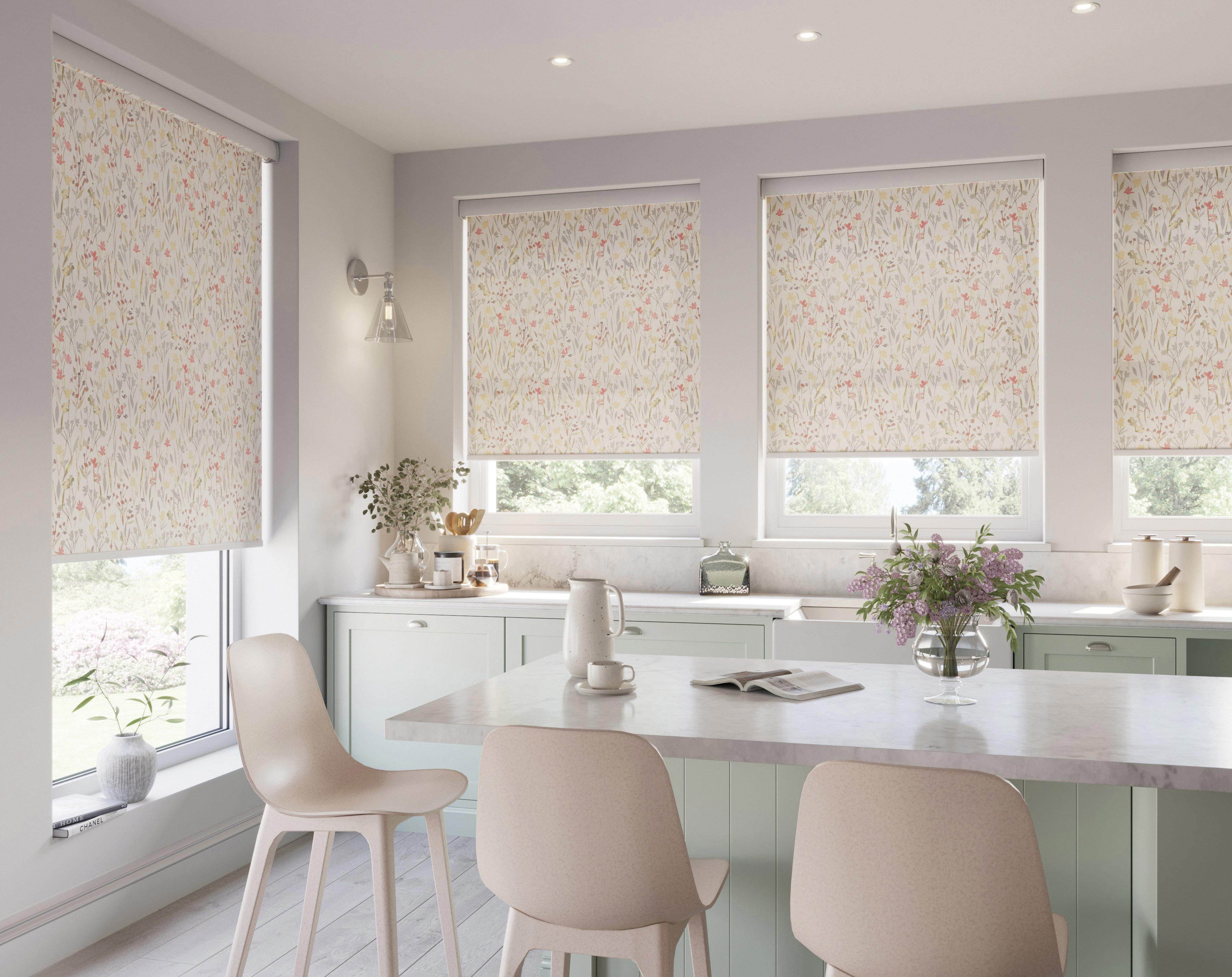 mallory-sunrise-with-70mm-white-fascia-profile-and-30mm-white-linea-bottom-bar